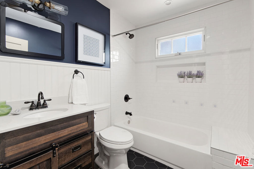 222 N St Andrews Place - Photo 25