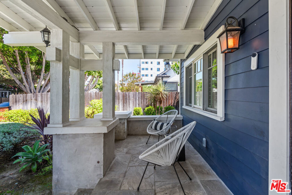 222 N St Andrews Place - Photo 2