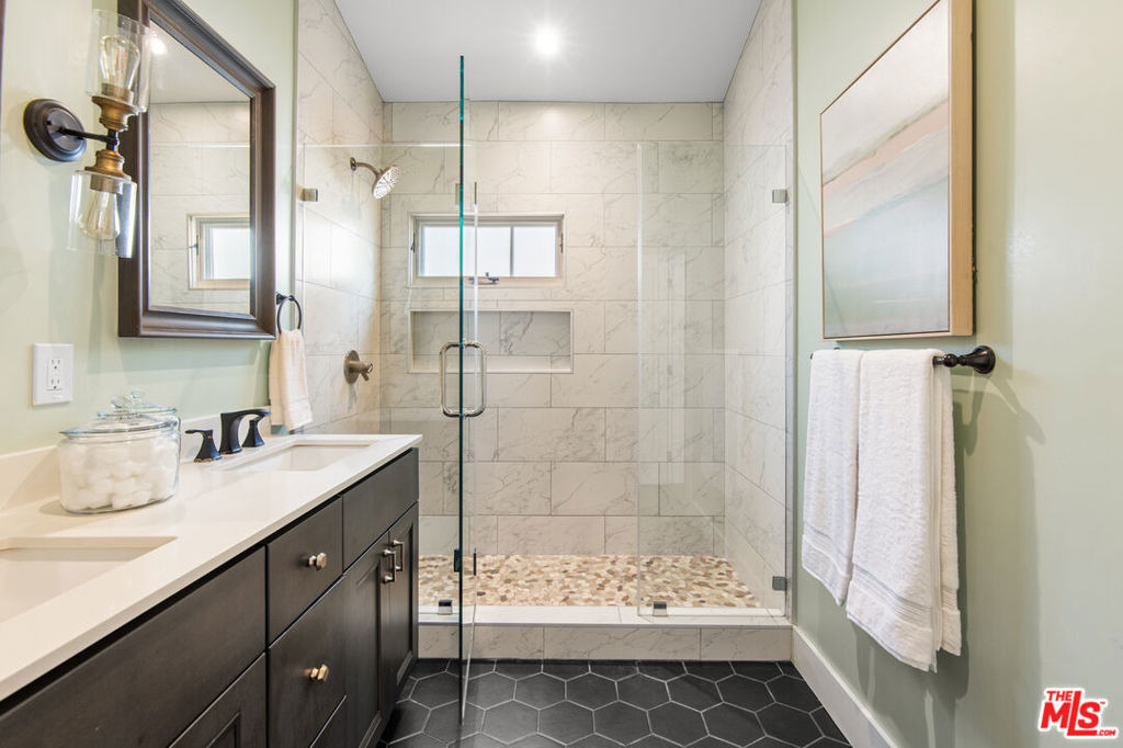 222 N St Andrews Place - Photo 42
