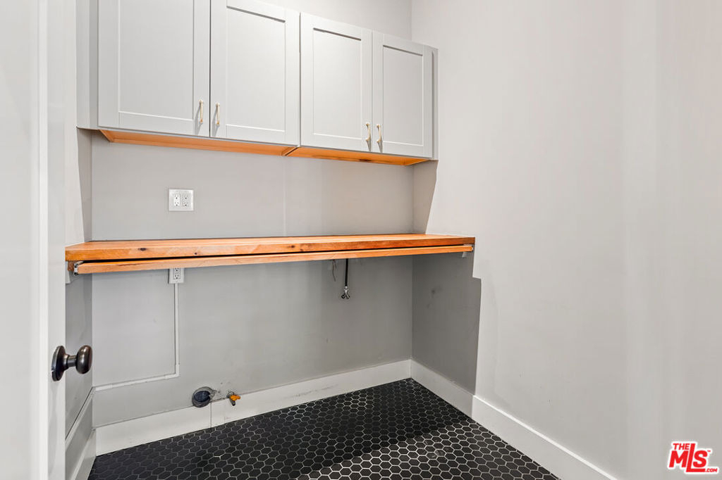222 N St Andrews Place - Photo 19