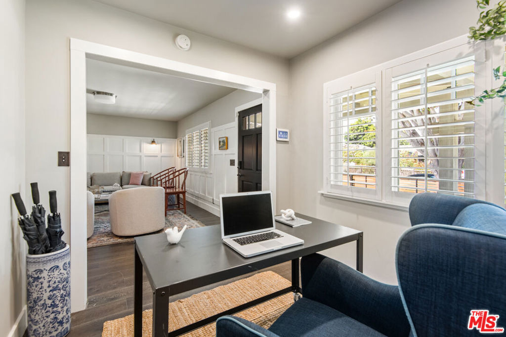222 N St Andrews Place - Photo 22