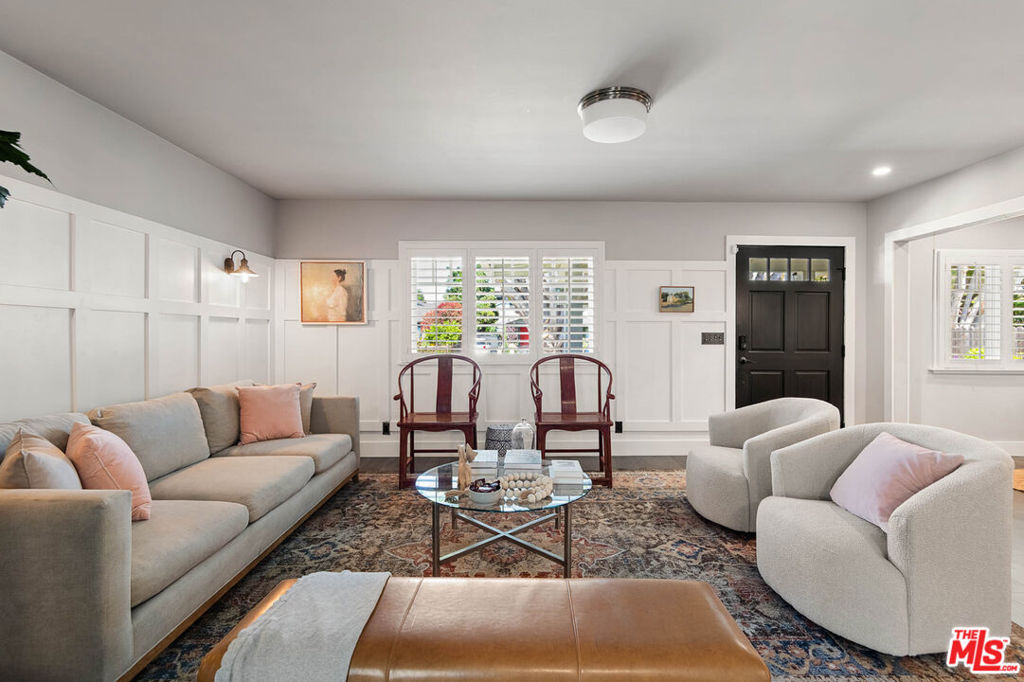 222 N St Andrews Place - Photo 4