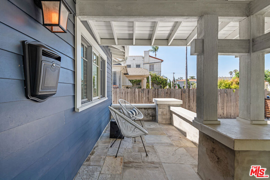 222 N St Andrews Place - Photo 3
