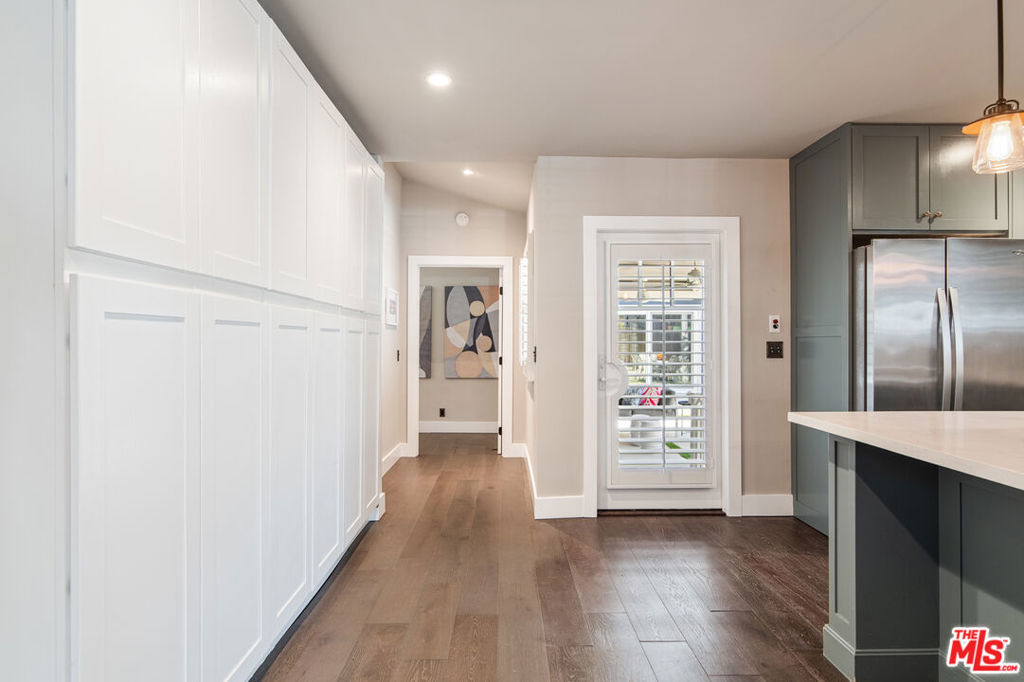 222 N St Andrews Place - Photo 18