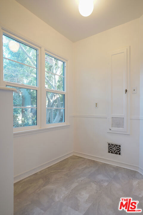 4164 1/2 Stansbury Avenue - Photo 14