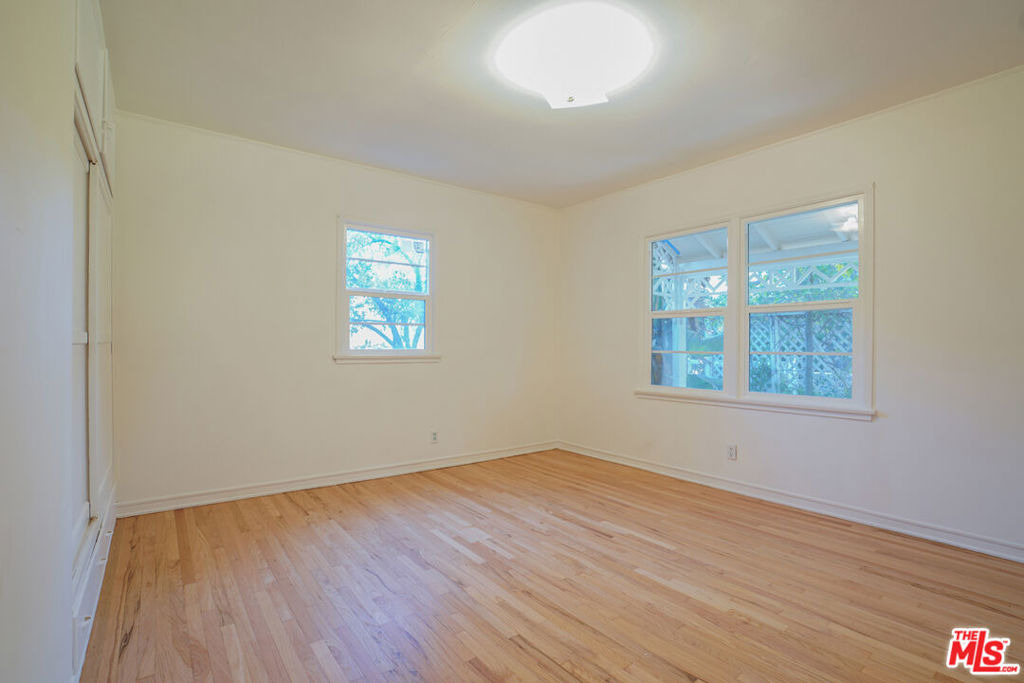 4164 1/2 Stansbury Avenue - Photo 16