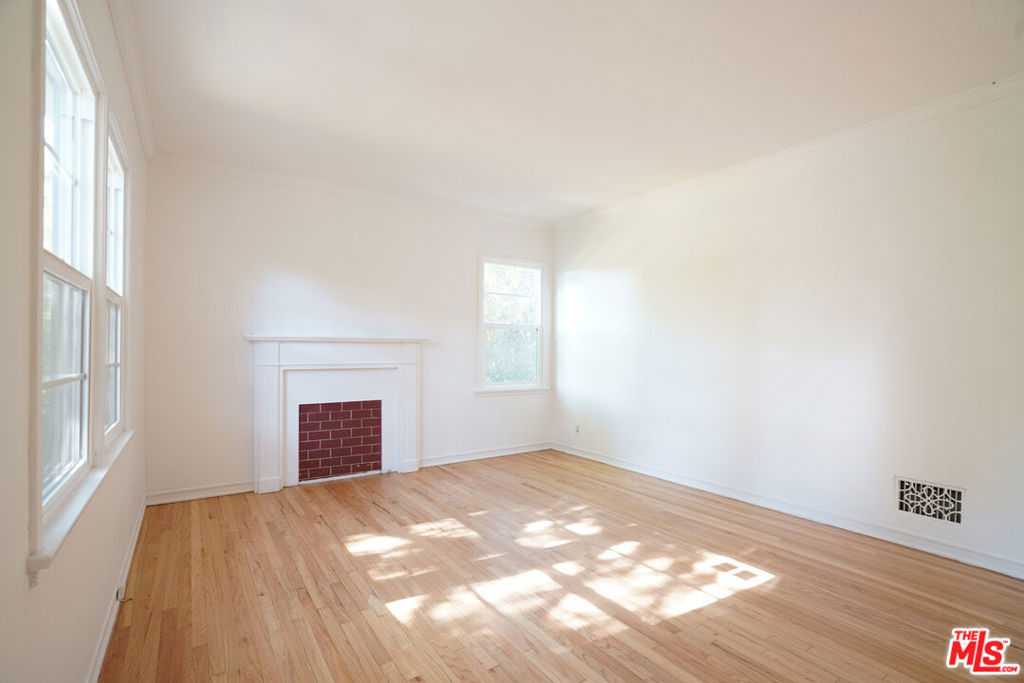 4164 1/2 Stansbury Avenue - Photo 8