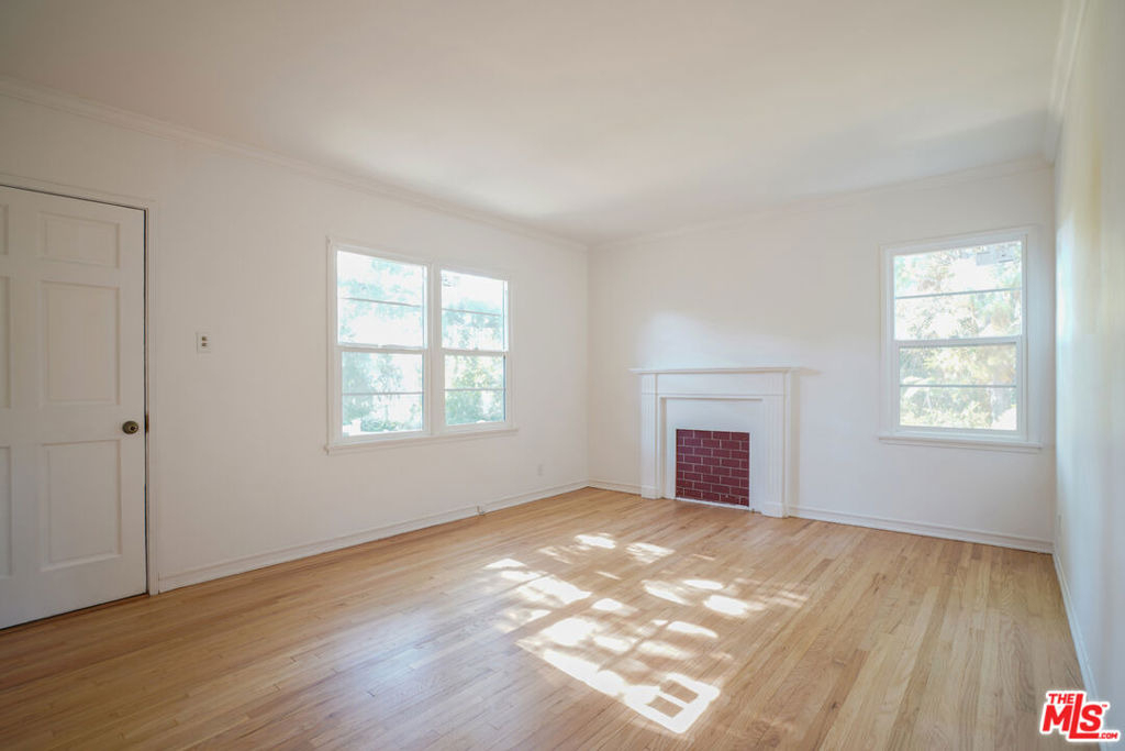 4164 1/2 Stansbury Avenue - Photo 6