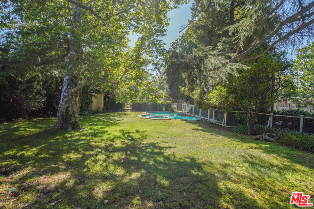 4164 1/2 Stansbury Avenue - Photo 4