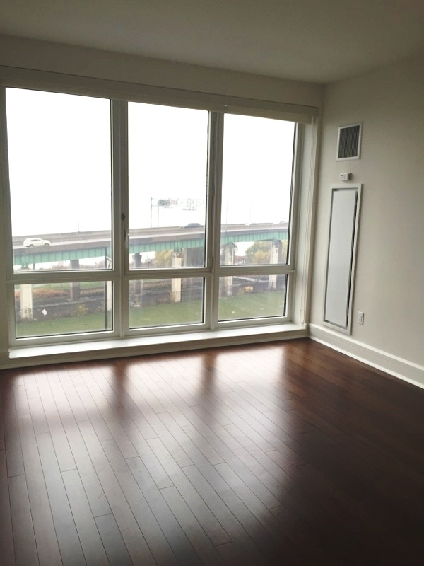 60 Riverside Boulevard - Photo 2