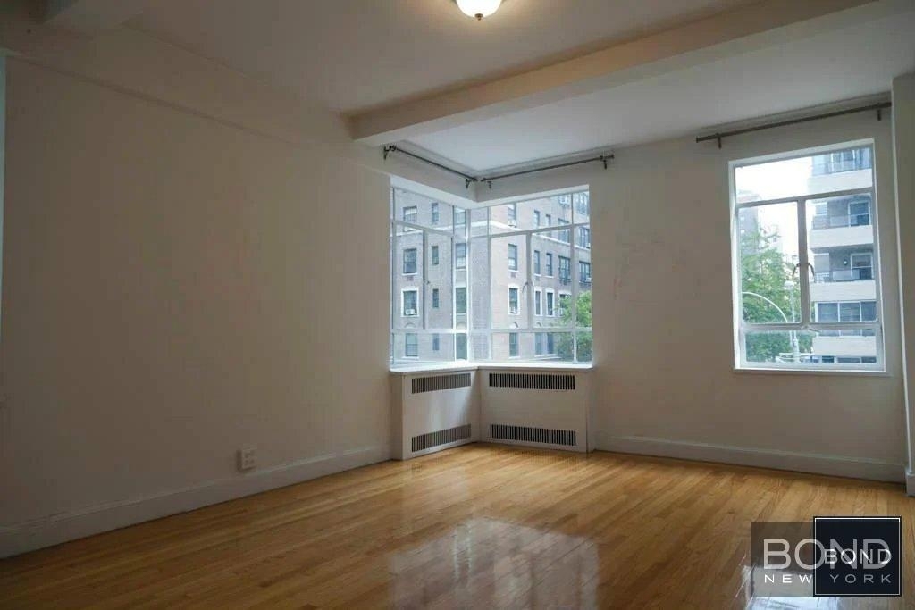 Fifth Avenue - Photo 3