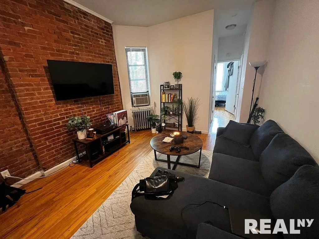 West 20th Street - Photo 0