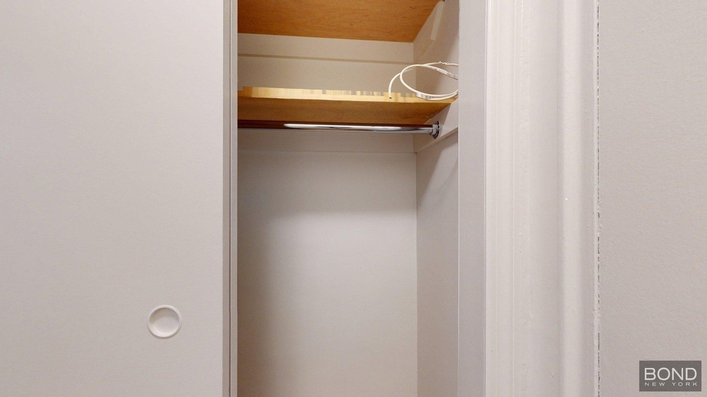 East 79th Street - Photo 6