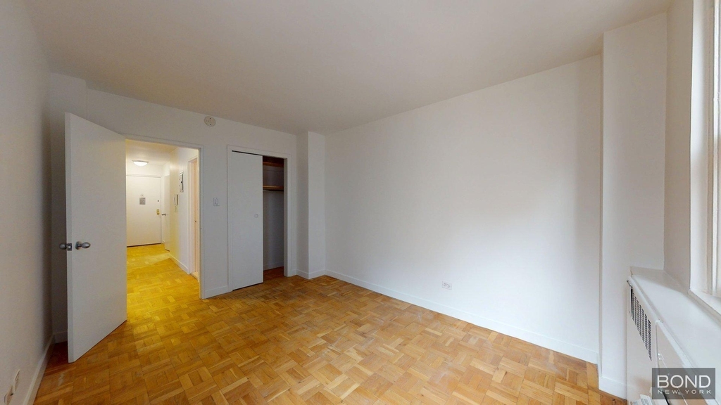 East 79th Street - Photo 4