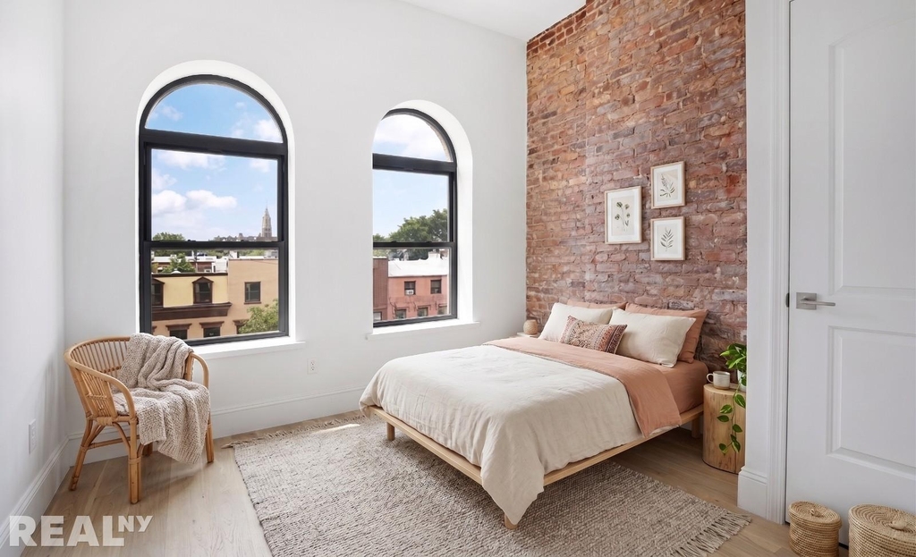 443 Jefferson Avenue - Photo 4