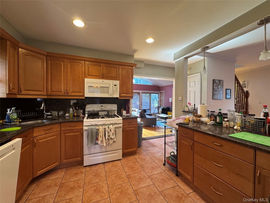 4740 Glenwood Street - Photo 2