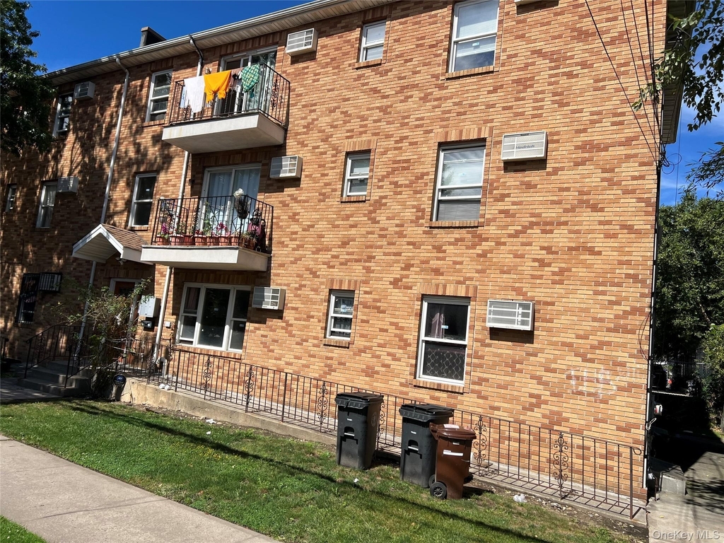 17205 Highland Avenue - Photo 2