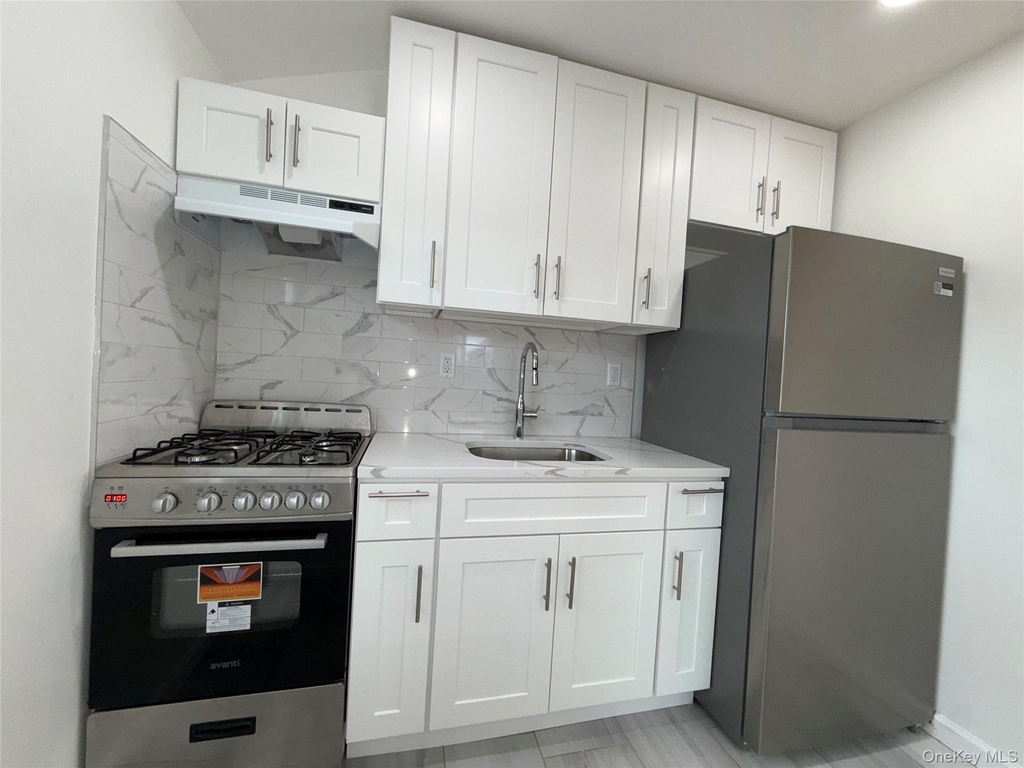 69-41 Burchell Avenue - Photo 8