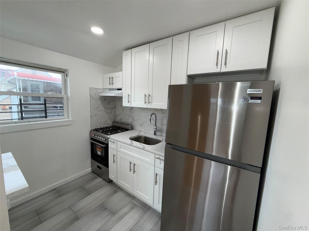 69-41 Burchell Avenue - Photo 6