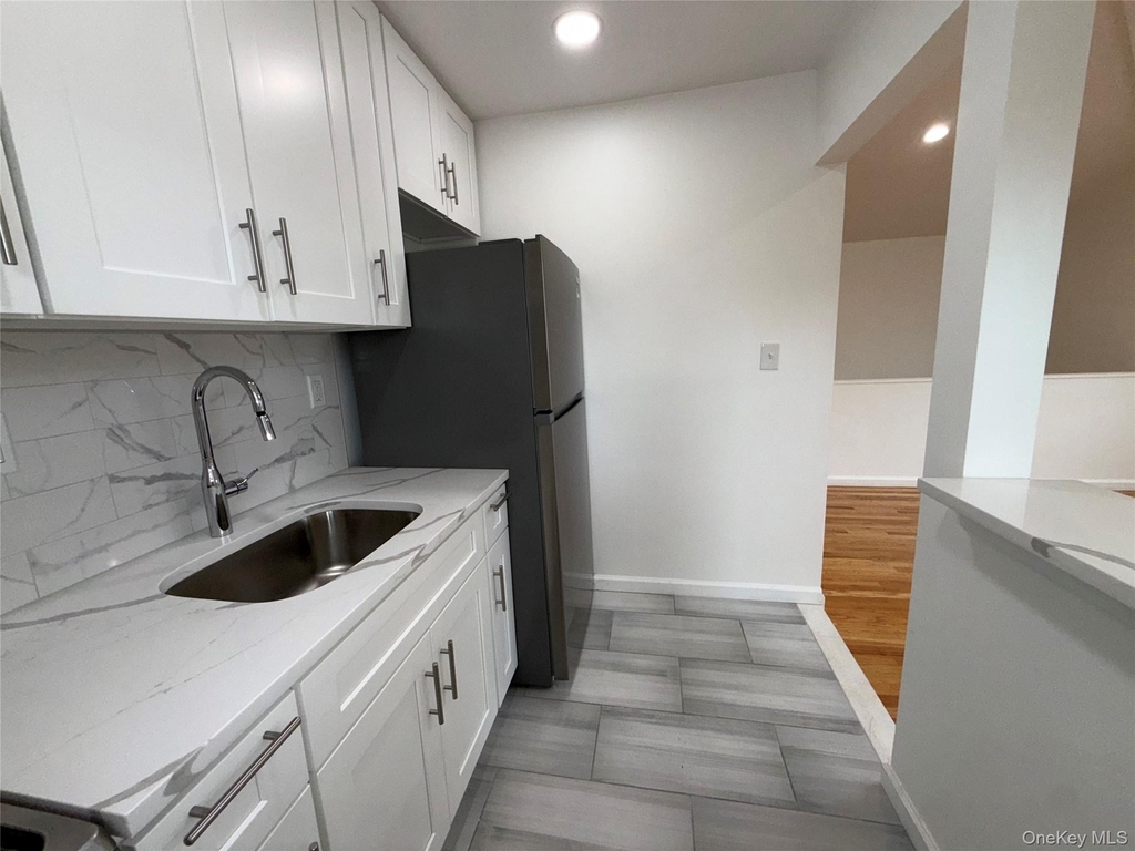 69-41 Burchell Avenue - Photo 9