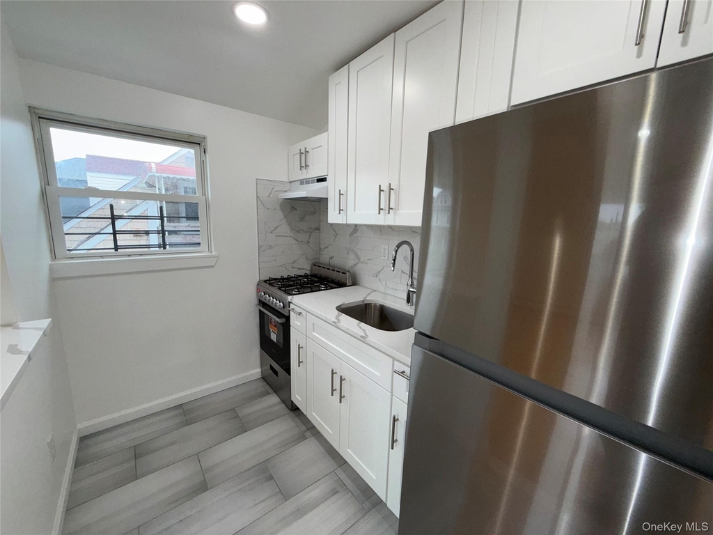 69-41 Burchell Avenue - Photo 7
