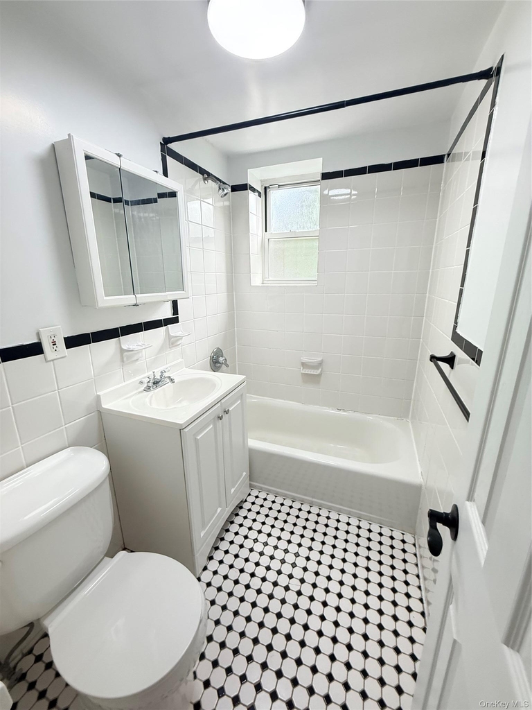 98 Harding Avenue - Photo 5