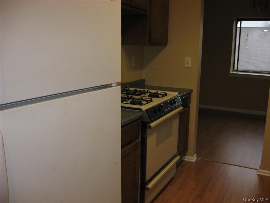 609 Kennedy Dr. - Photo 2