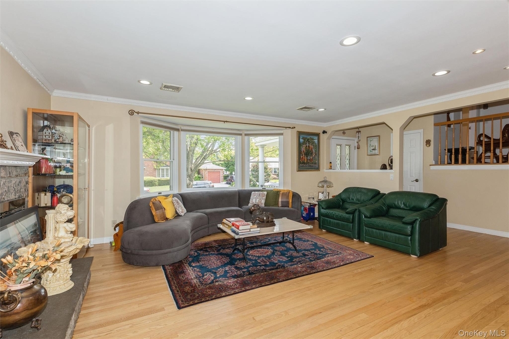 148 Lincoln Street - Photo 3