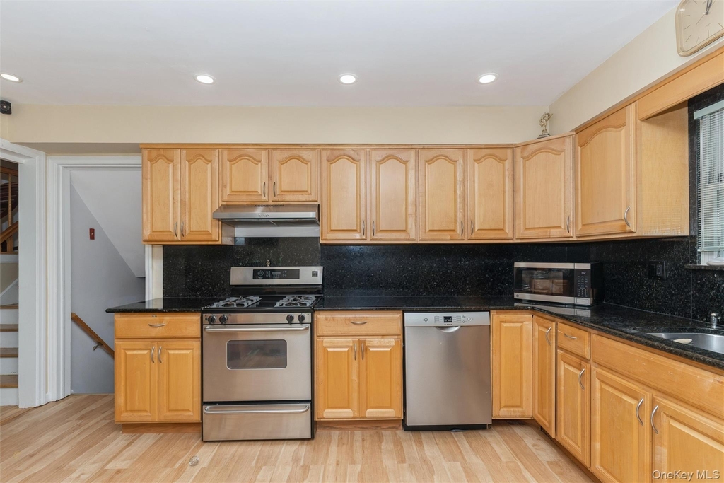 148 Lincoln Street - Photo 8