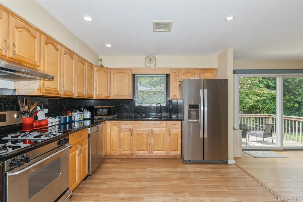 148 Lincoln Street - Photo 9