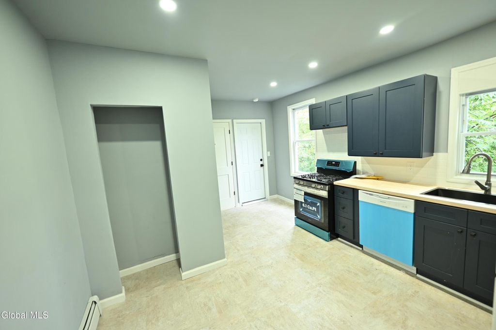 44 Alexander Street - Photo 2