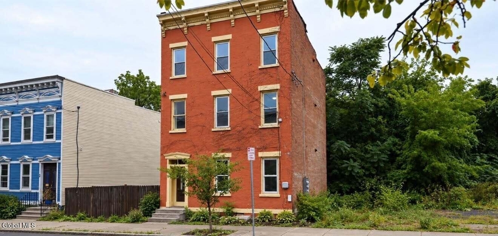 44 Alexander Street - Photo 0