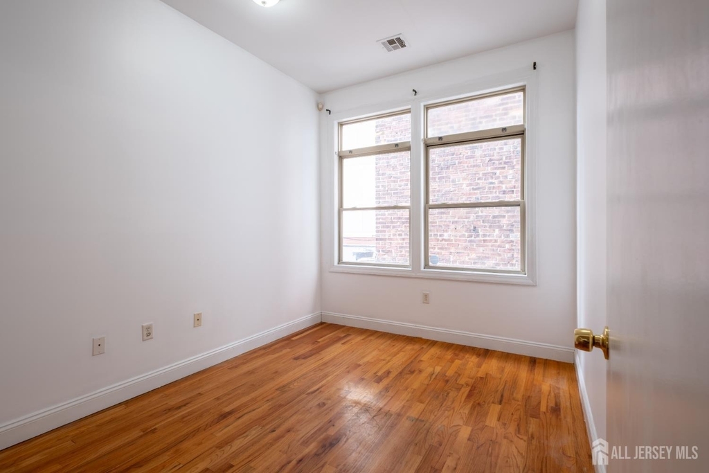 378 George Street - Photo 5