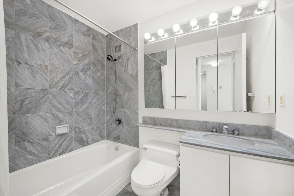 295 Greenwich Street - Photo 4