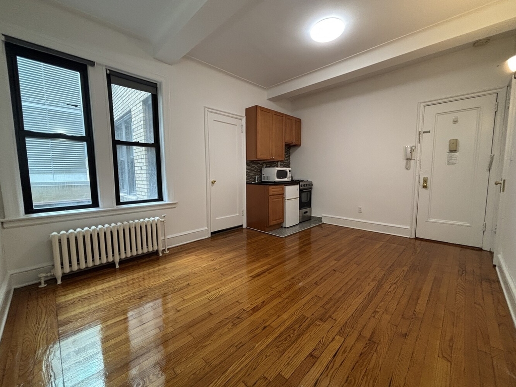 155 E 52nd Street - Photo 0