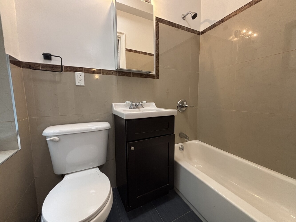 155 E 52nd Street - Photo 3