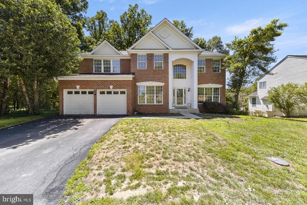9201 Golf Court - Photo 0