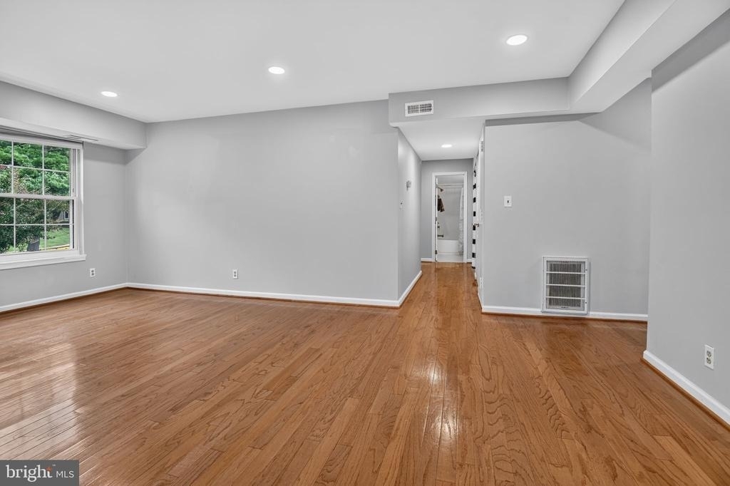 7621 Tremayne Place - Photo 8