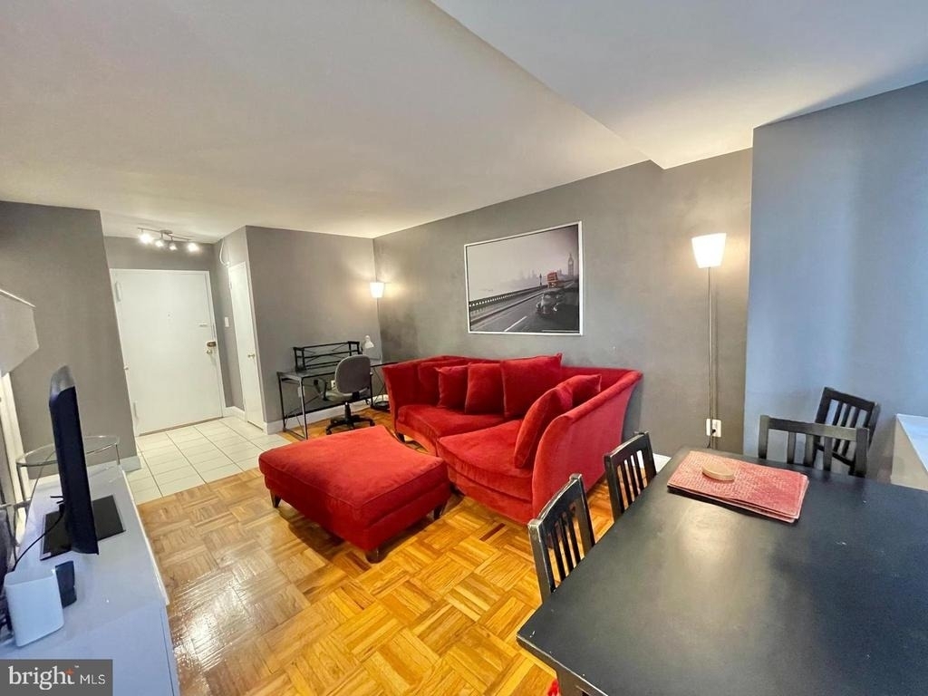 1021 Arlington Boulevard - Photo 2