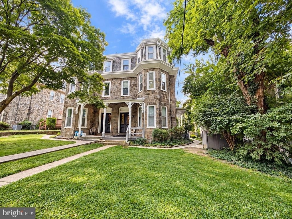 146 Sumac Street - Photo 0