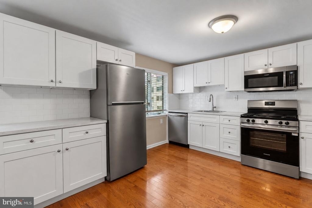 2319 Walnut Street - Photo 3