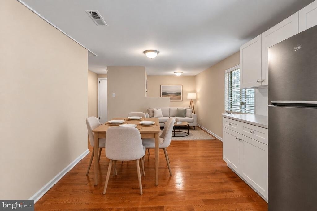 2319 Walnut Street - Photo 4