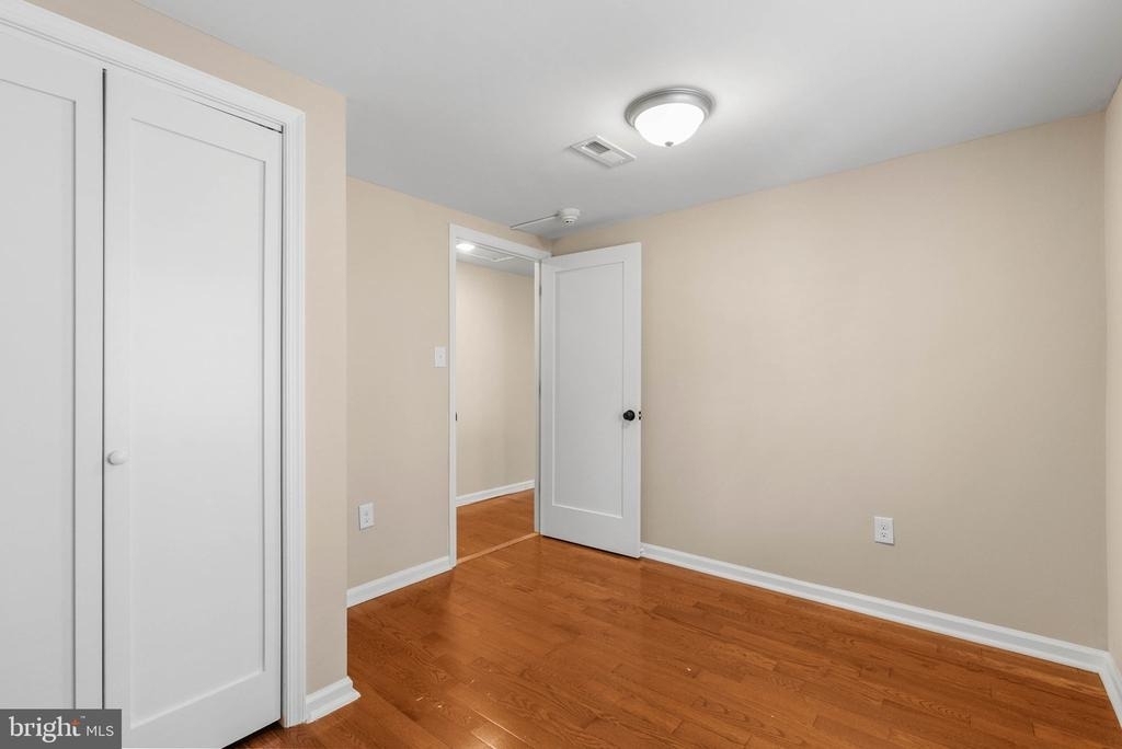 2319 Walnut Street - Photo 7