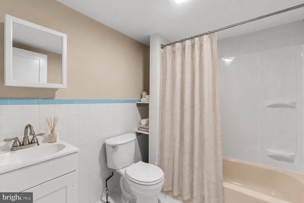 2319 Walnut Street - Photo 6