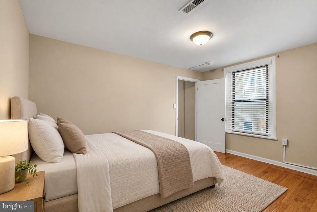2319 Walnut Street - Photo 4