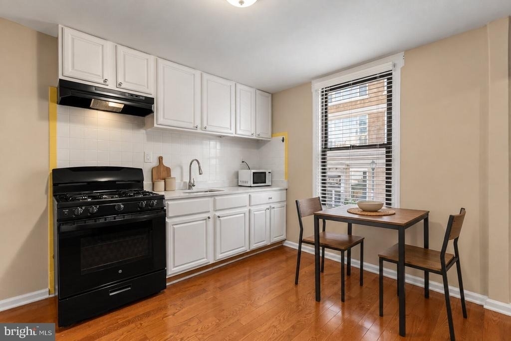2319 Walnut Street - Photo 3