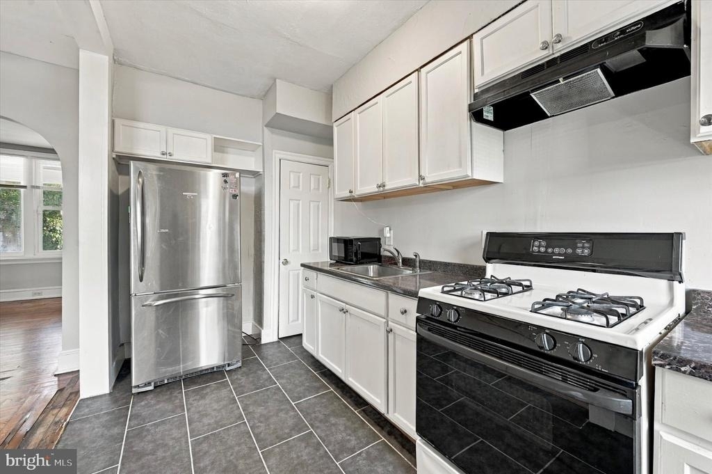 6217 W Stiles Street - Photo 7
