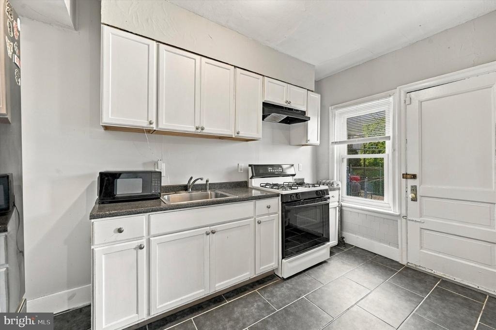 6217 W Stiles Street - Photo 6