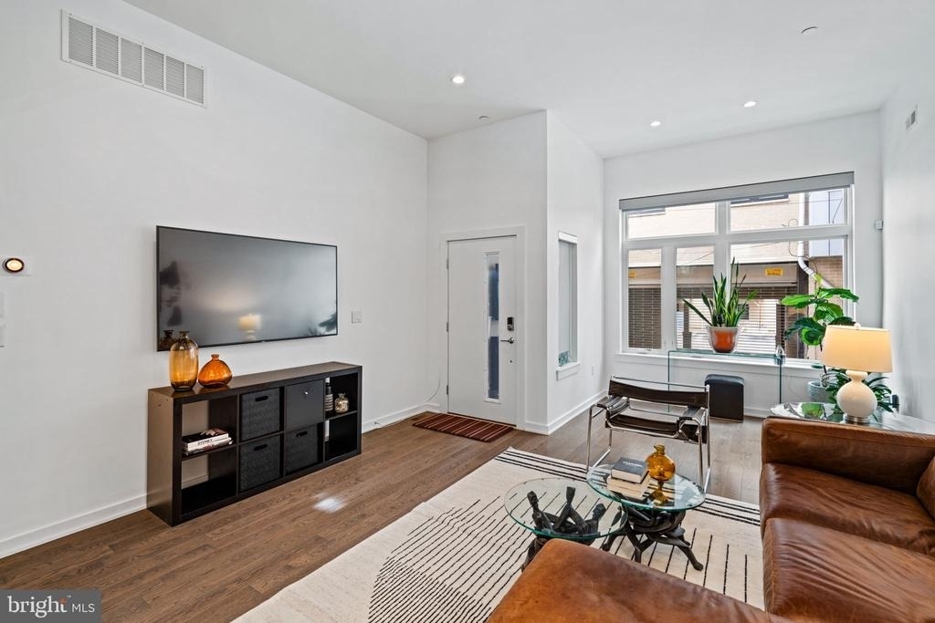 418 Wallace Street - Photo 3