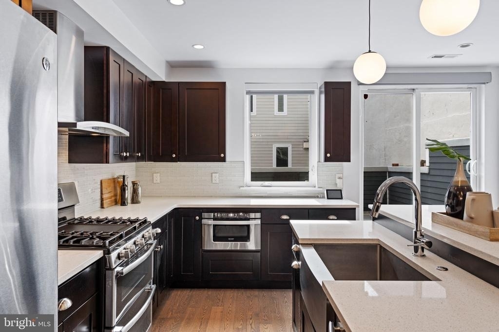 418 Wallace Street - Photo 8